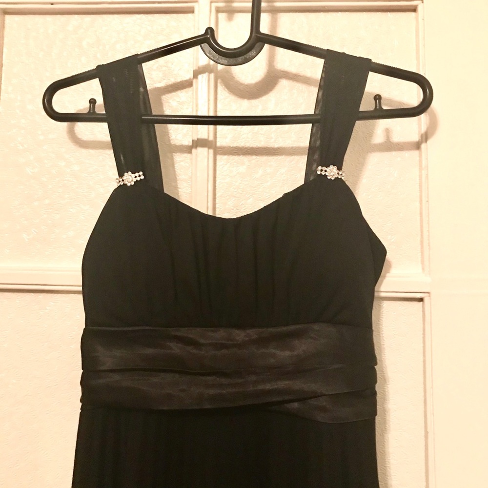 Midi-Dress with Satin Belt and Brooches